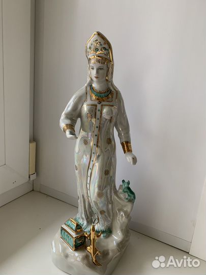 Статуэтка фарфор