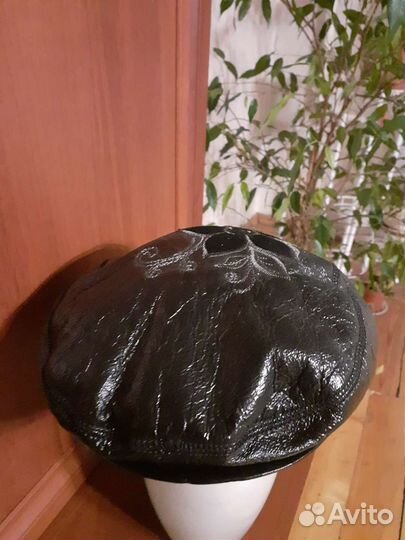 Кепка кожаная женская