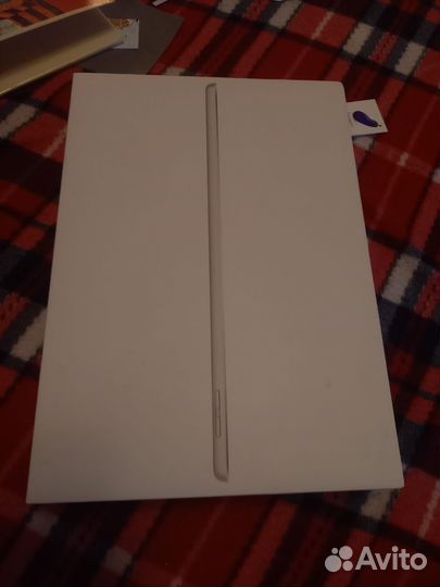 Коробка от iPad silver 256 gb 9 поколение