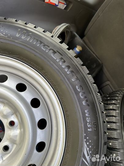 Kumho WinterCraft SUV Ice WS31 215/70 R16