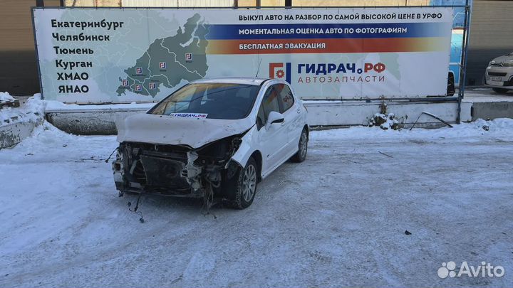 Направляющая стекла двери передняя правая Peugeot