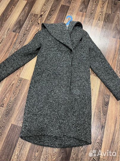 Пальто демисезонное с капюшоном 46 48 Venisa