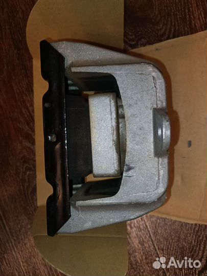 Подушка двигателя