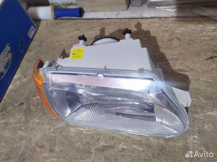 Фара правая жёлтый указатель VAZ 2114-15