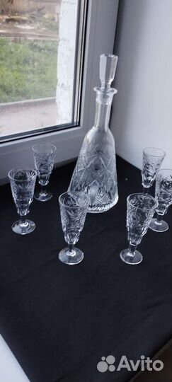 Набор хрустальный графин и шесть рюмочек