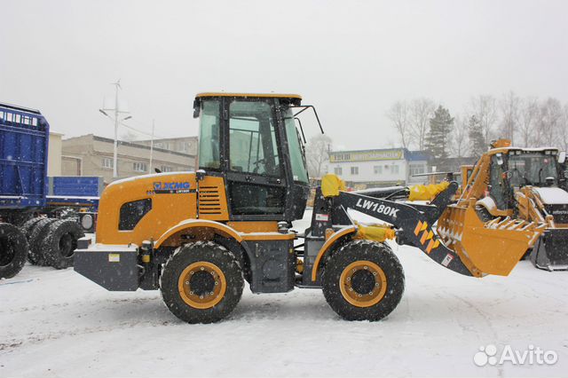 Фронтальный погрузчик XCMG LW180K, 2023