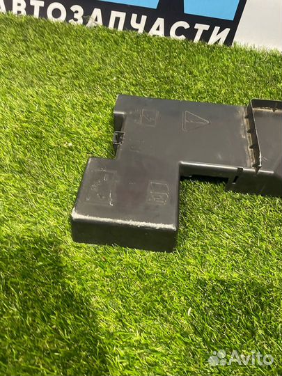 Крышка аккумулятора Ford Explorer 6 U625 2020