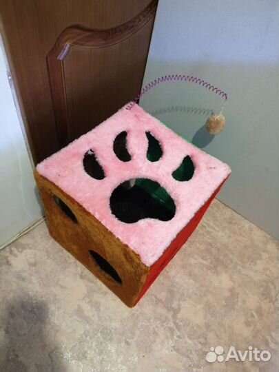 Домик для кошек, 42х42х42 см. В отличном состоянии