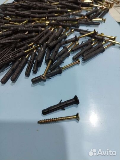 Дюбель с гвоздем 6х40 потайной бортик