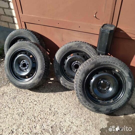 Pirelli Ice Zero 2 185/65 R15 92B