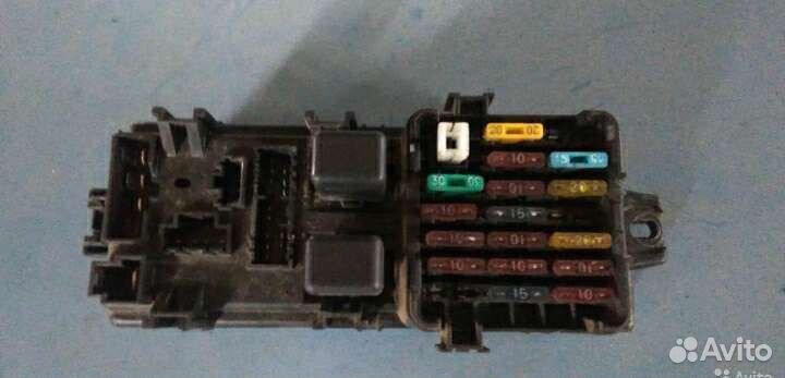 Блок предохранителей Мицубиси Паджеро 2