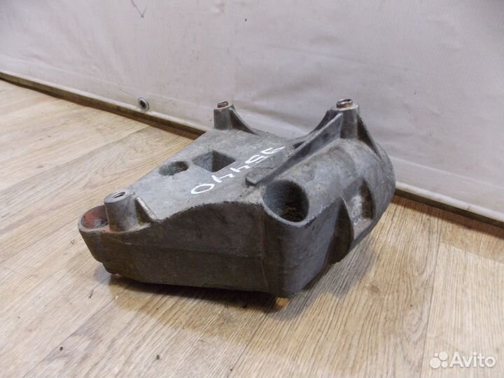 BMW 3 E46 крепление компрессора кондиционера