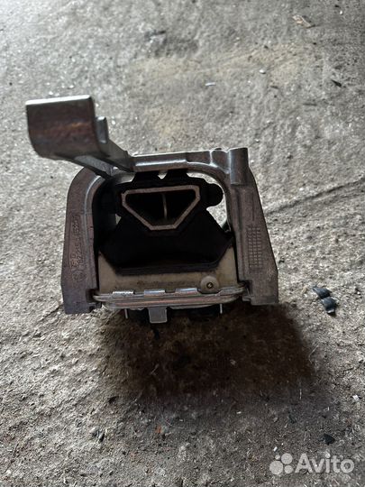 Подушка двигателя skoda octavia a7