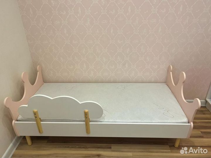 Детская кровать с бортиком
