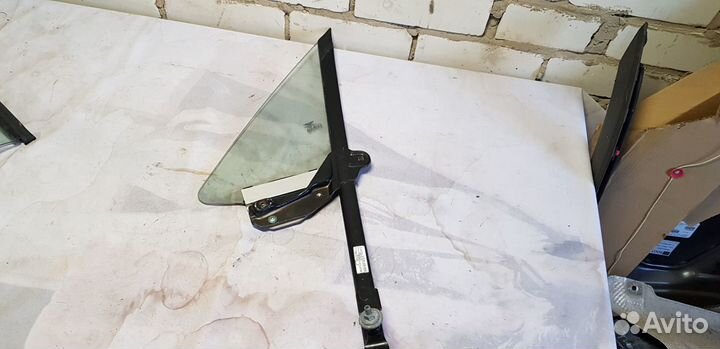 Bentley Continental GT Стекло передние правое