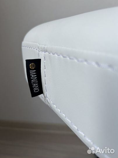 Стул для мастера педикюра