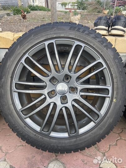 Bridgestone Blizzak Spike-02 245/45 R17
