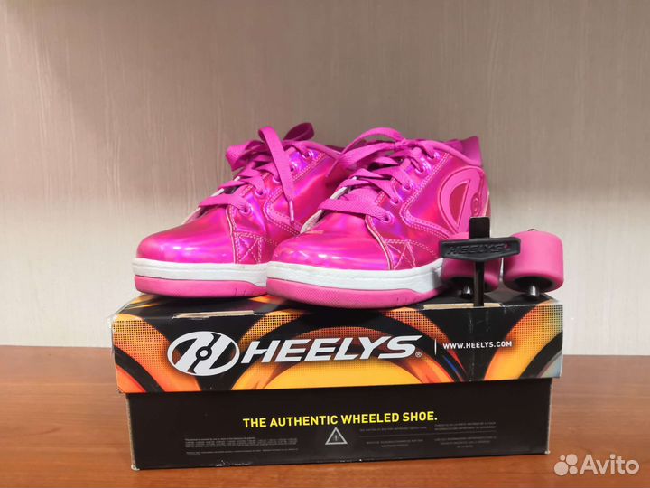 Кроссовки на роликах Heelys