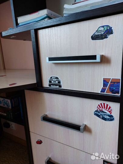 Письменный стол школьника уголок