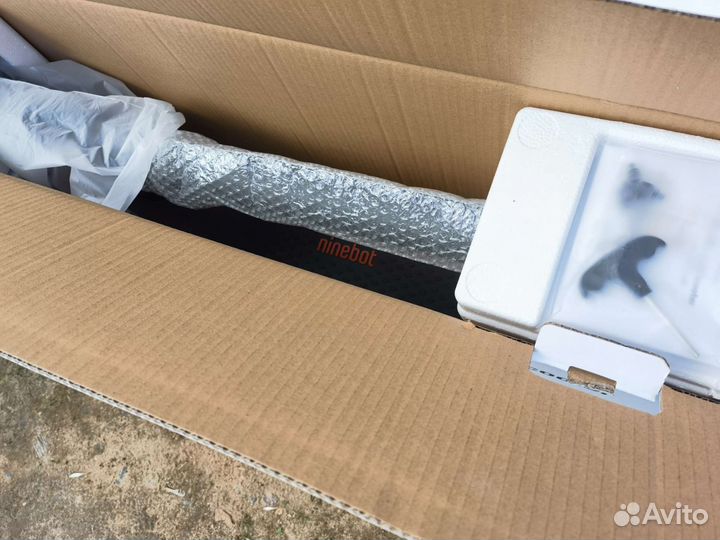 Электросамокат Ninebot Kickscooter E22 новый