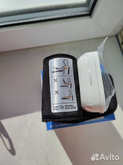 Тонометр на запястье omron