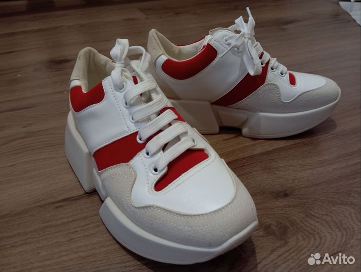 Кроссовки женские 40 размер