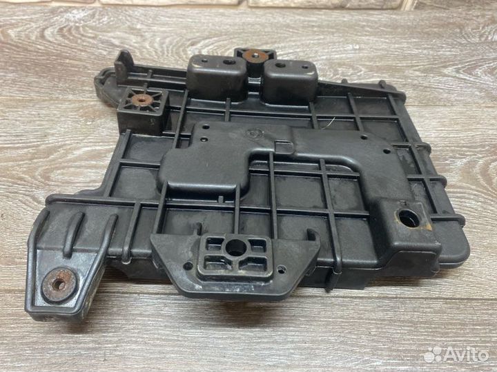 Подставка под аккумулятор Kia Rio QB седан G4FA