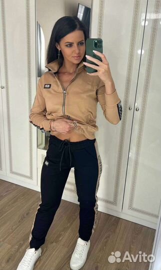 Спортивный костюм бежевый с черным