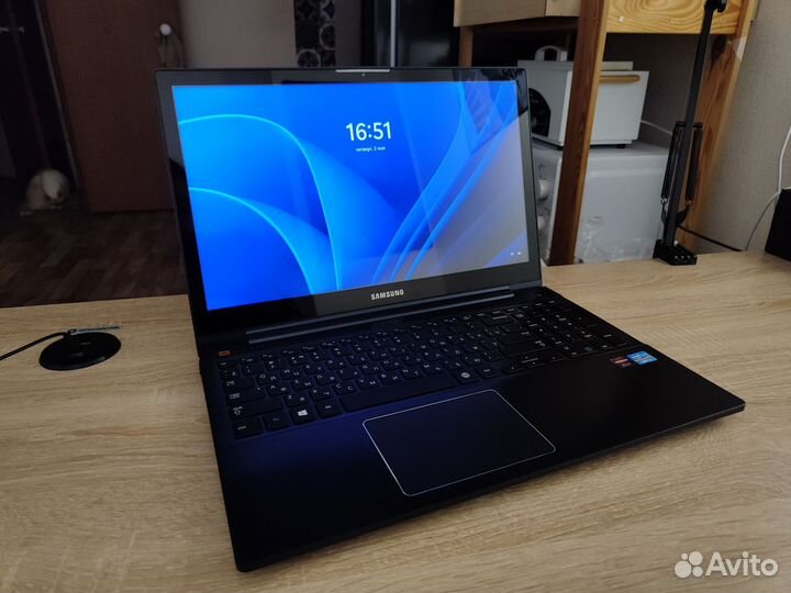 Игровой Samsung с сенсорным FullHD экраном