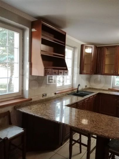 Коттедж 460 м² на участке 25 сот.