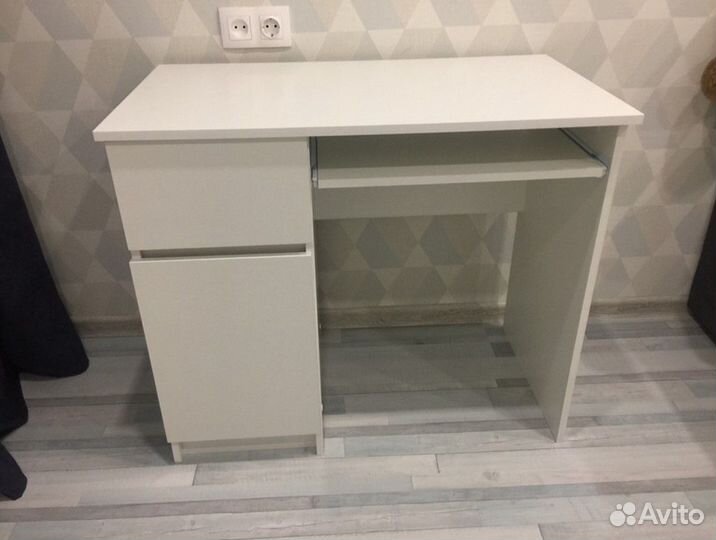 Компьютерный стол 900 мм Белый гладкий