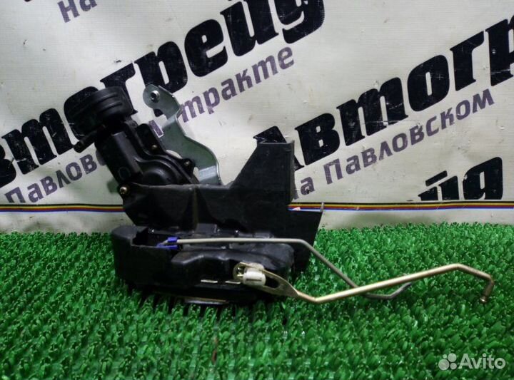 Замок двери передний левый Toyota Corolla Spacio