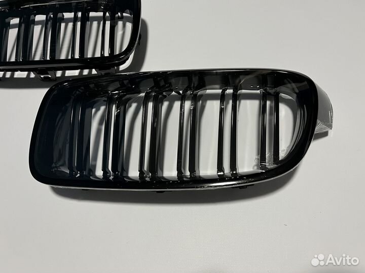 Решетка радиатора BMW F30 черный глянец M стиль