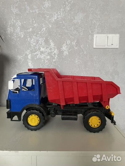 Игрушка самосвал