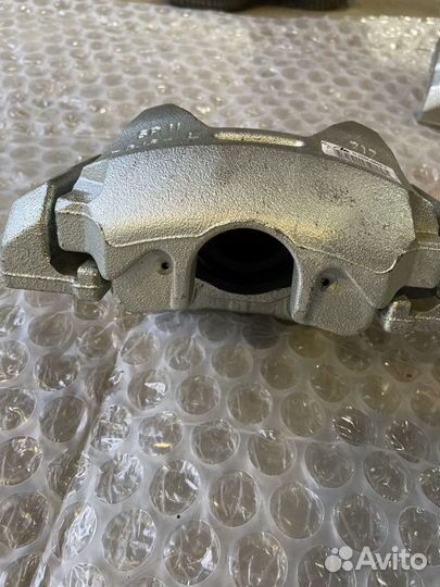 Суппорт передний левый Citroen Berlingo/Partner