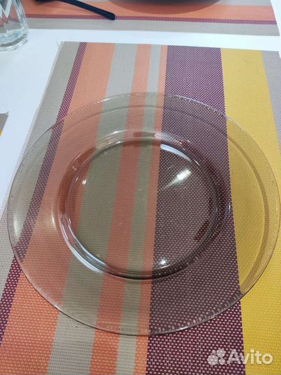 Тарелка темное стекло б/у