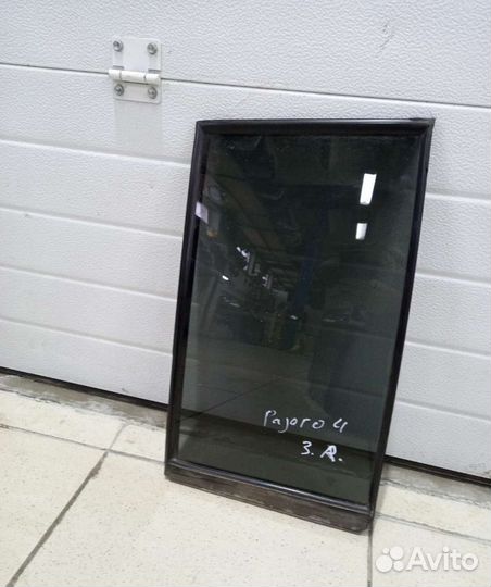Форточка задней правой двери Mitsubishi Pajero 4