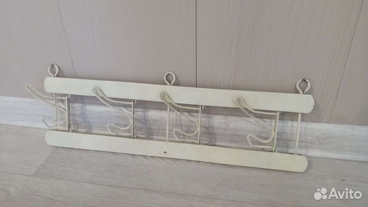 Настенная вешалка, настенные крючки