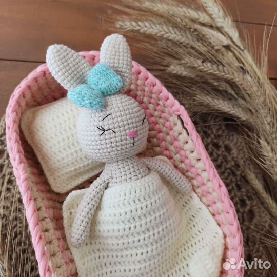 Вязаная мягкая игрушка Зайка ручная работа