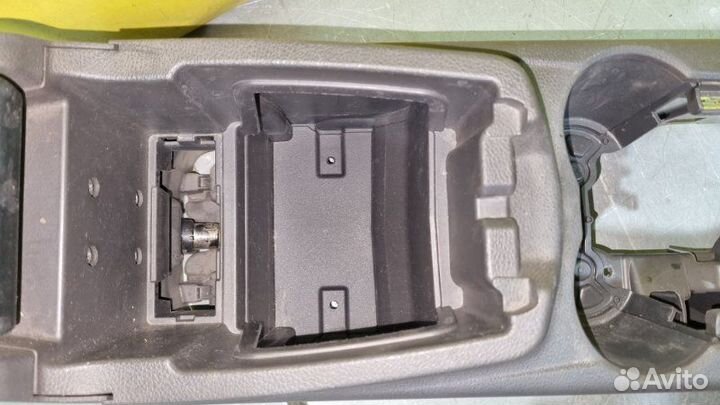 Консоль центральная с подлокотником Ford Focus 3