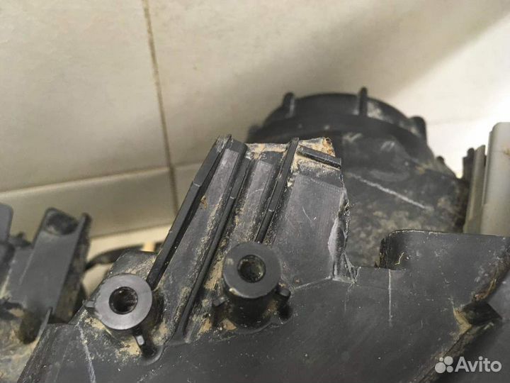 Б/У Б/У Фара левая не ксенонсломаны крепления