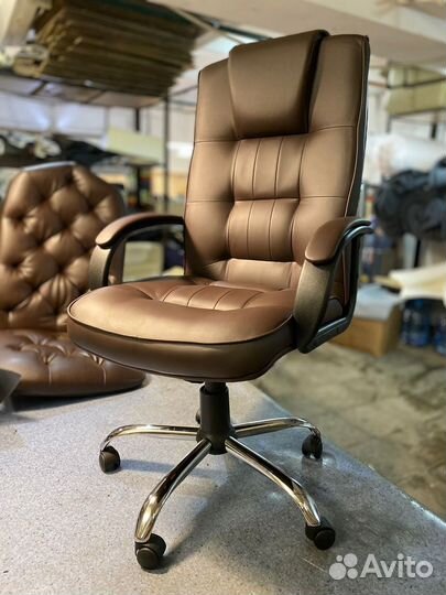 Офисное кресло