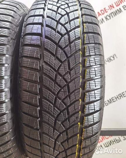 Goodyear UltraGrip 215/60 R16 N