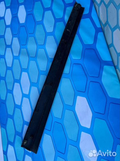 Молдинг двери передний левый нижний 3B0854939B