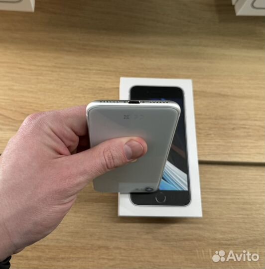 iPhone SE (2020), 128 ГБ