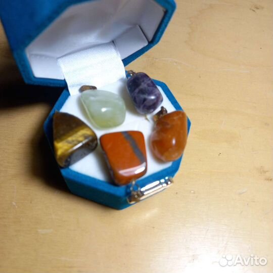 Кулоны из натурального камня раздичных цветов