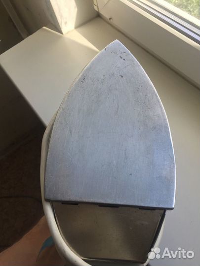 Утюг (советский) может многое рассказать о 90-х)