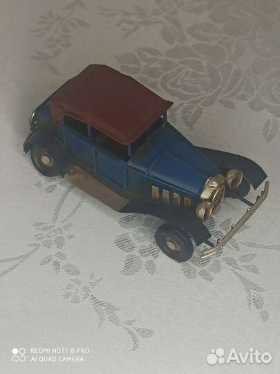 Модель ретро автомобили