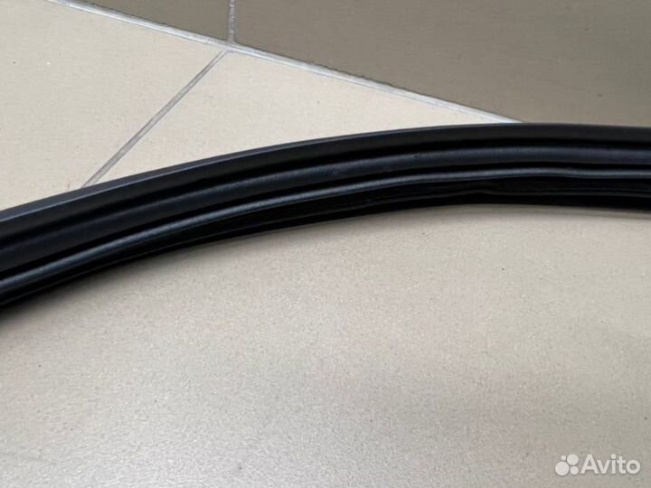 Уплотнитель двери задний левый Renault Sandero