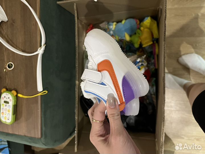 Коробка детских вещей, игрушек